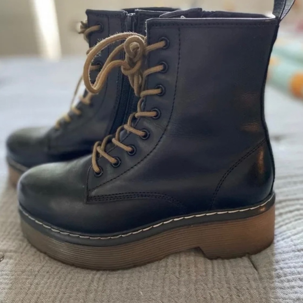 Elvis boutique boots